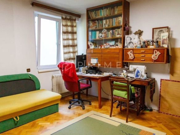Apartament spațios cu 3 camere, decomandat – Zona 7 Noiembrie / UMFST
