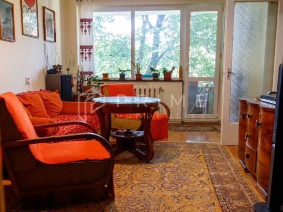 Apartament spațios cu 3 camere, decomandat – Zona 7 Noiembrie / UMFST