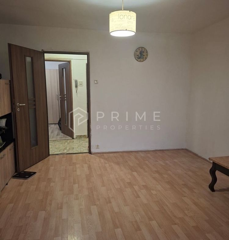 Apartament cu 3 camere | parter | zona Dambu Pietros