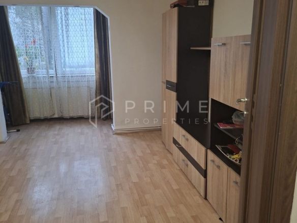 Apartament cu 3 camere | parter | zona Dambu Pietros