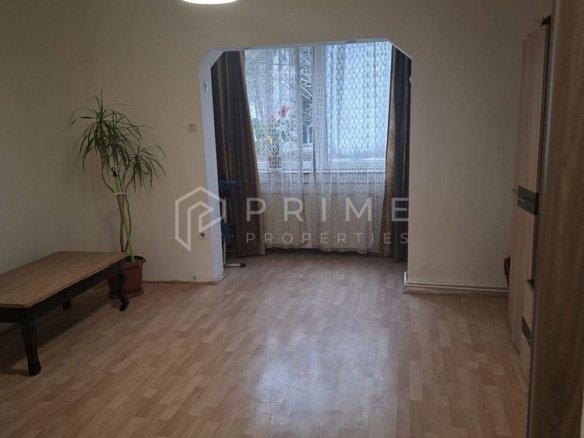 Apartament cu 3 camere | parter | zona Dambu Pietros