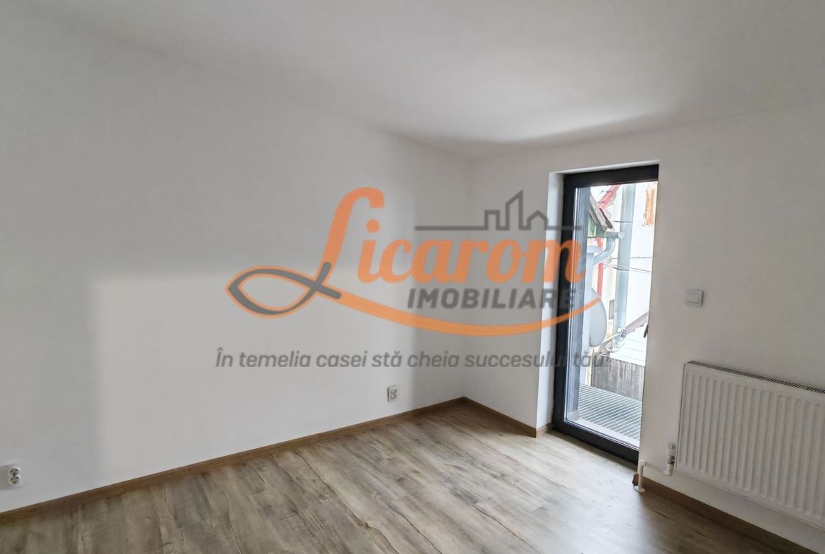Casa P+E zona Astra-Racadau,4 camere,curte comuna.Comision 0