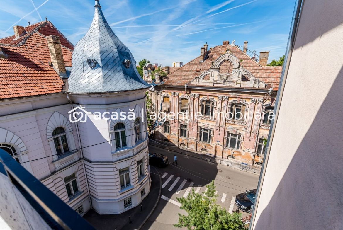 Apartament ultracentral cu 4 camere renovat recent Comision 0