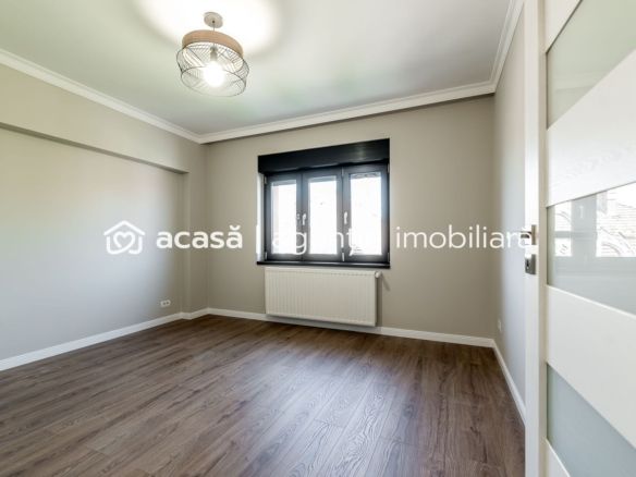 Apartament ultracentral cu 4 camere renovat recent Comision 0