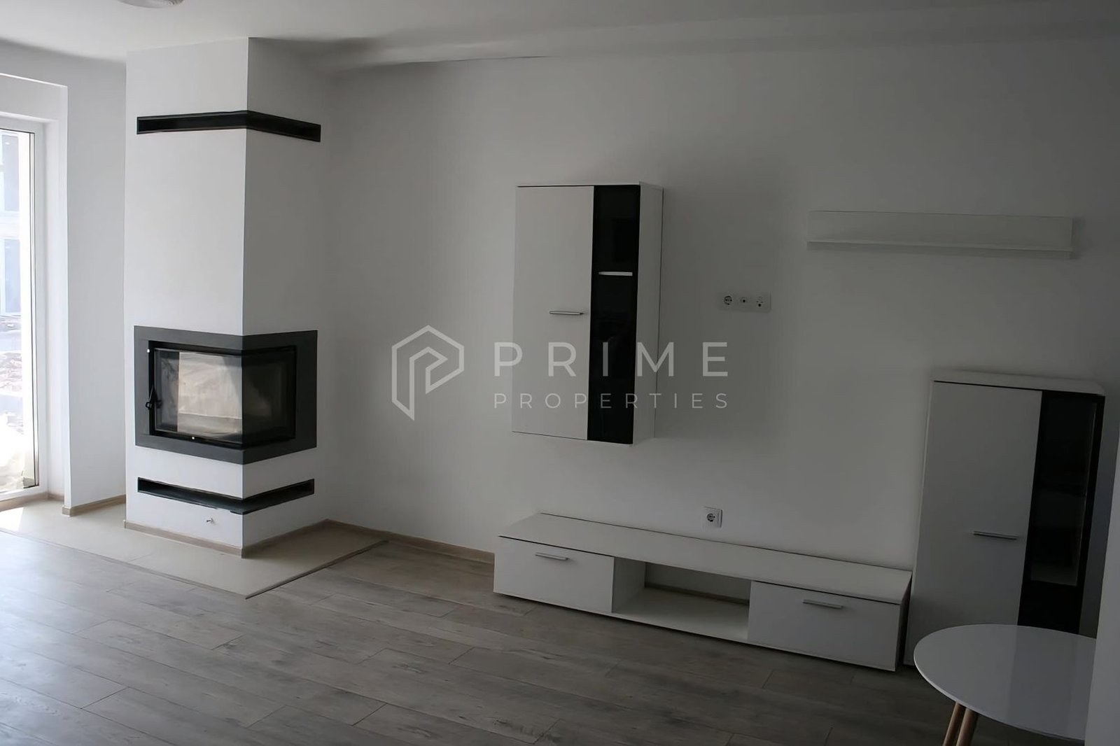 anBn-11681 Casă tip duplex complet amenajată si mobilată | șemineu și garaj |