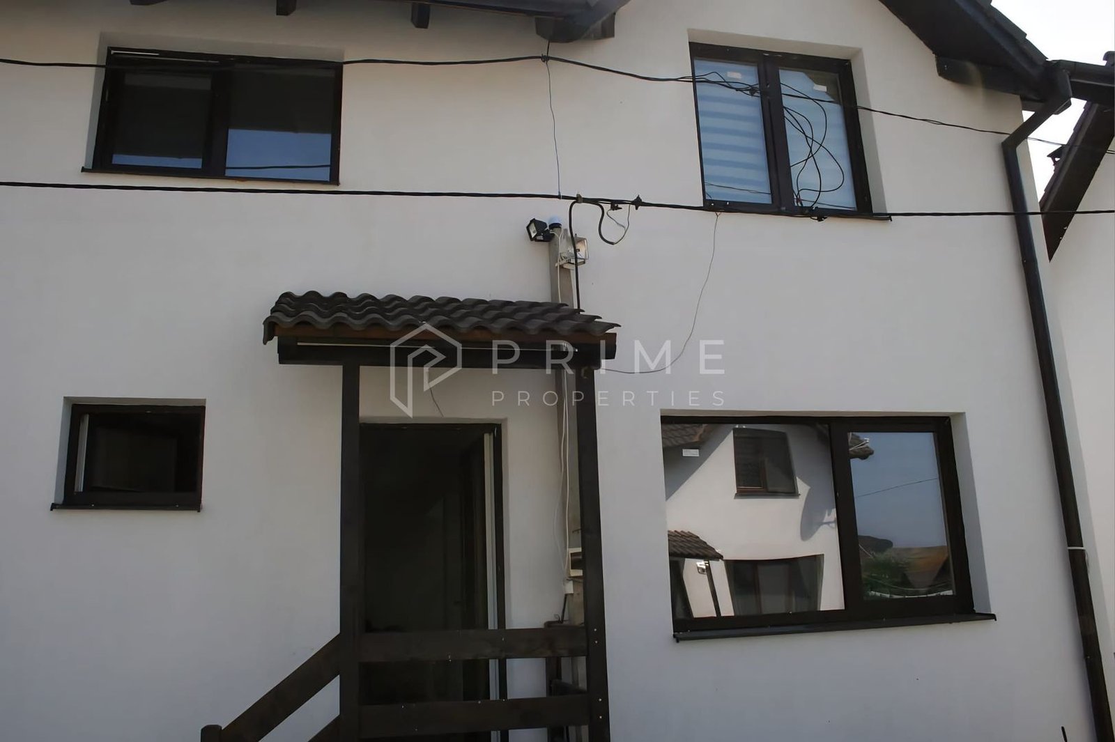 anBn-11685 Casă tip duplex complet amenajată si mobilată | șemineu și garaj |