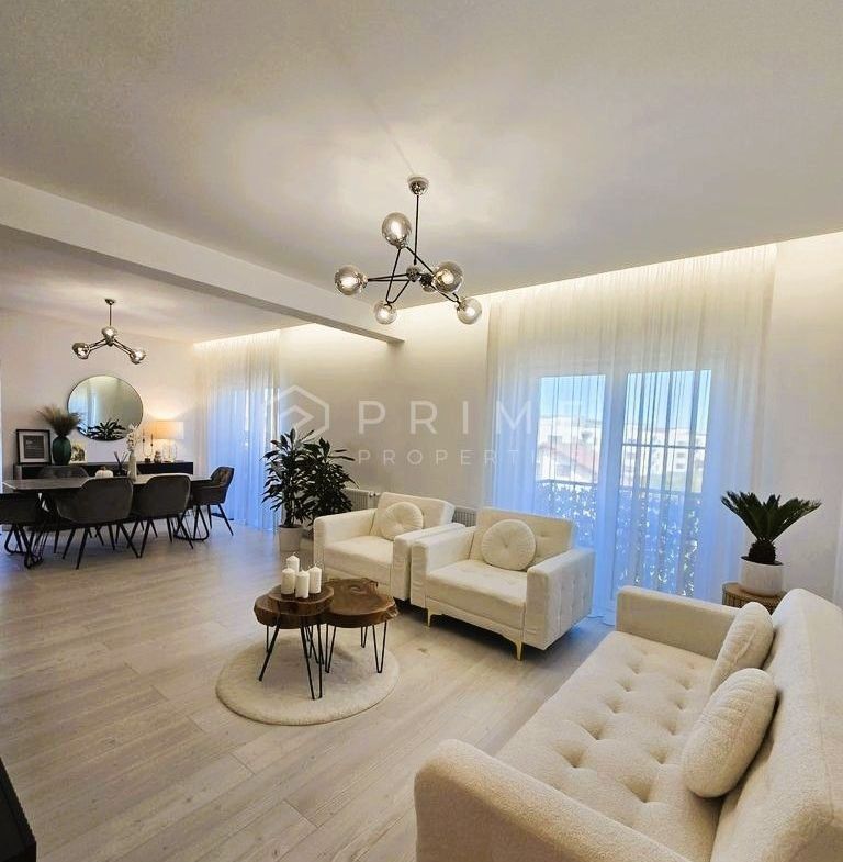 Penthouse 120 mp utili, 4 camere, cu terase generoase 60 mp, Unirii