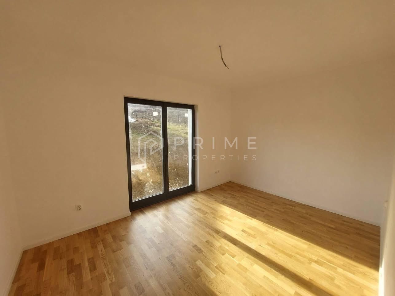 Vilă chalet modern cu perete panoramic de sticlă – Livezeni, Mureș