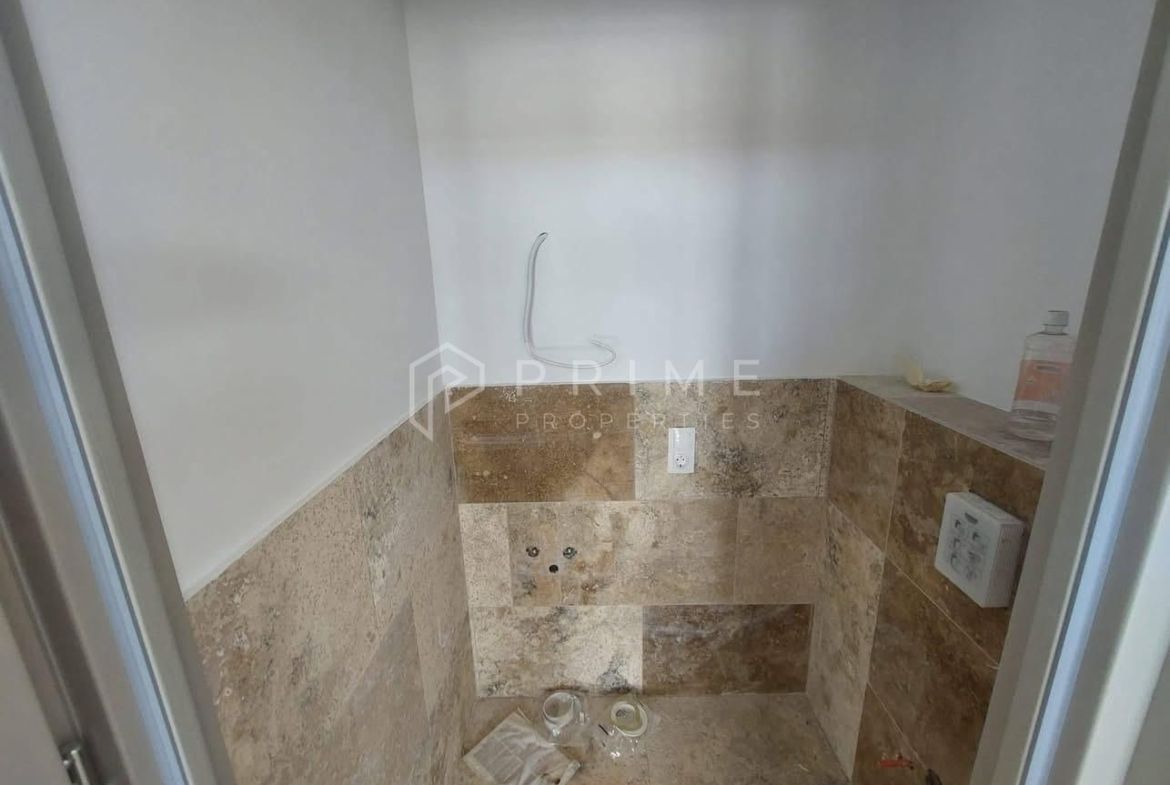Vilă chalet modern cu perete panoramic de sticlă – Livezeni, Mureș