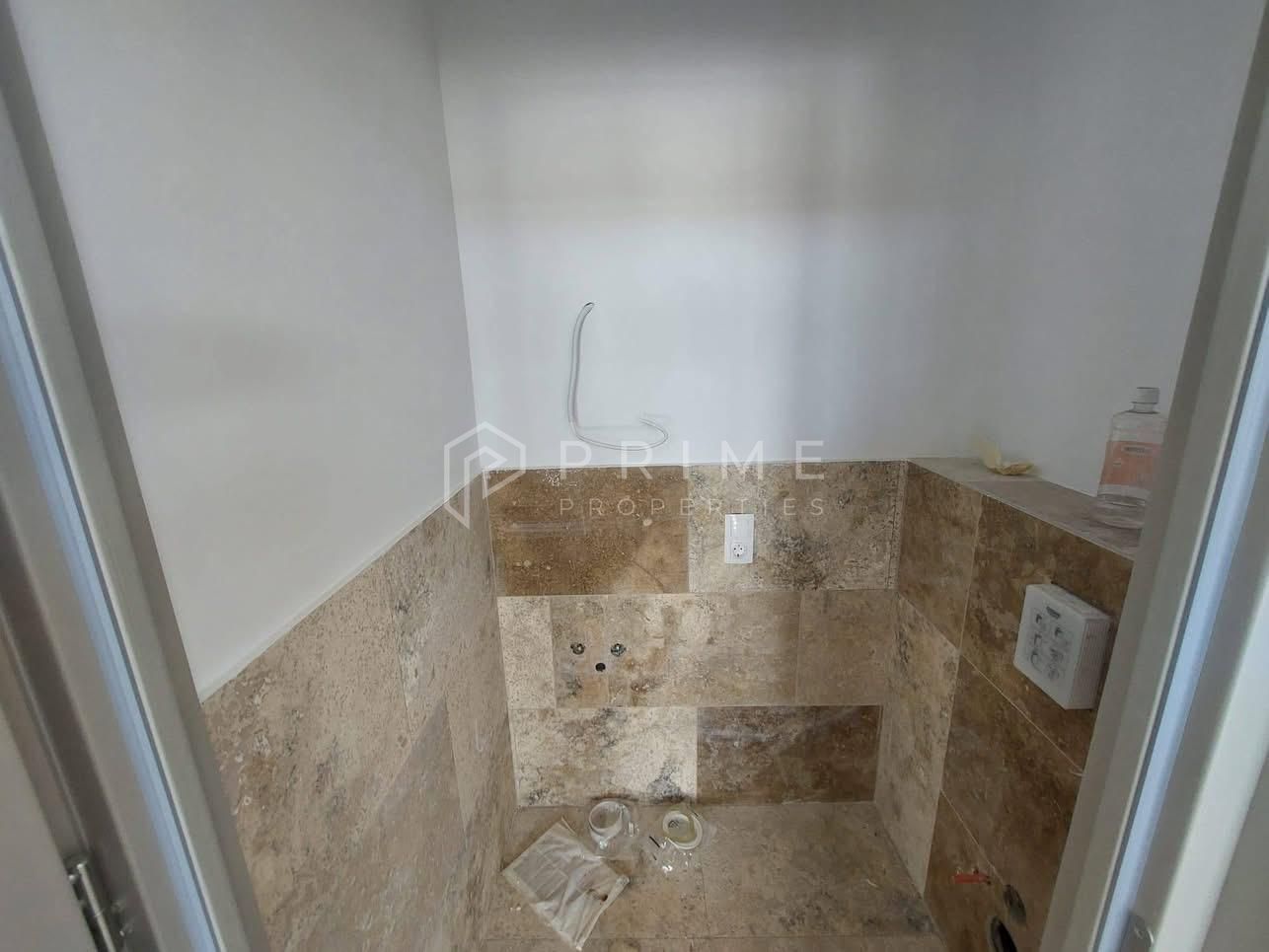 Vilă chalet modern cu perete panoramic de sticlă – Livezeni, Mureș