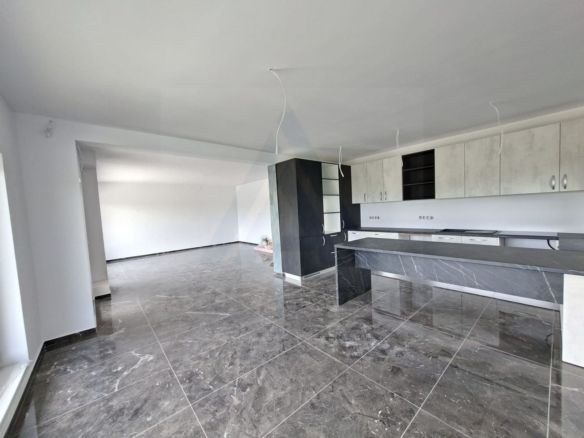 Casa premium cu teren 815 mp terasa balcon si garaj zona Selimbar
