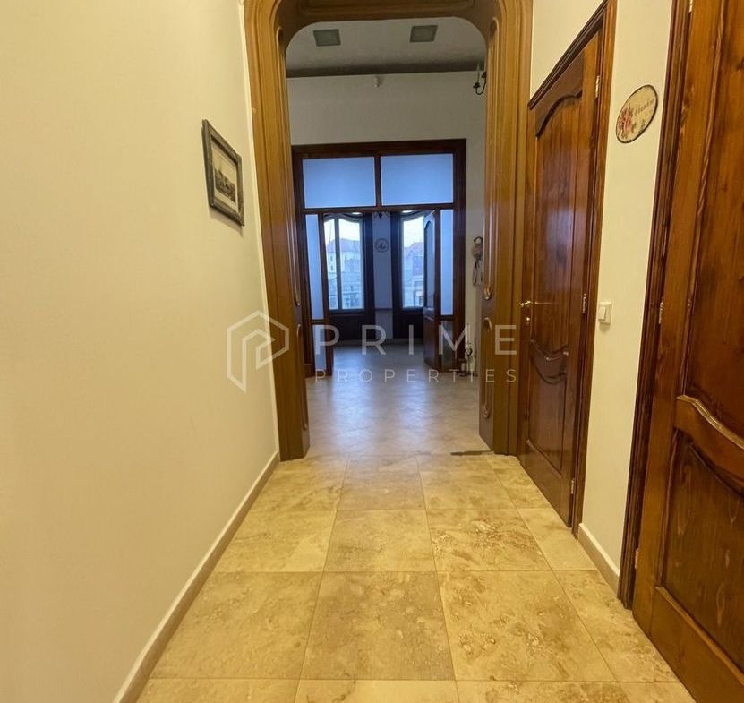 Închiriere apartament ultracentral cu 2 camere