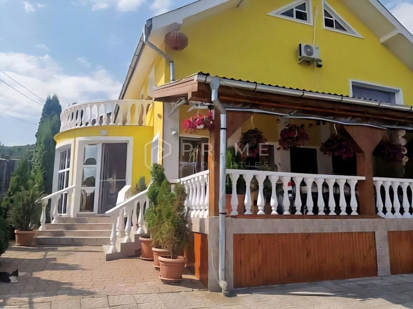 Casă individuală 310mp utili, 8 camere, piscină