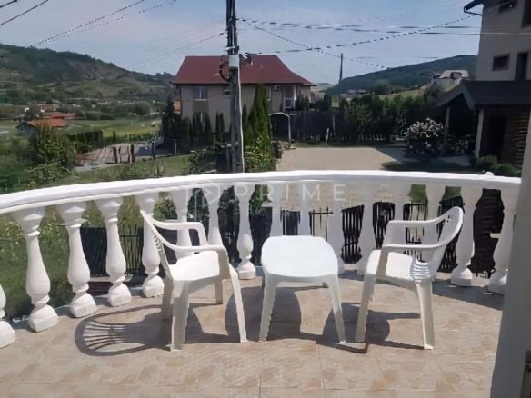 Casă individuală 310mp utili, 8 camere, piscină