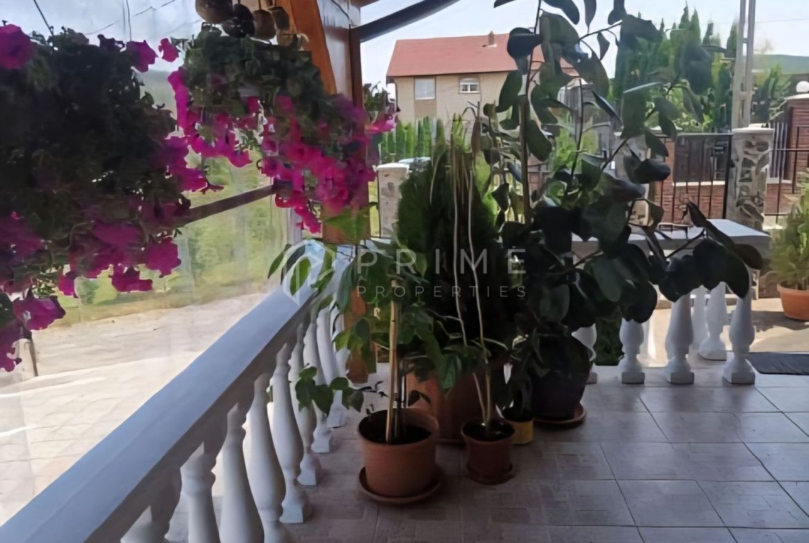 Casă individuală 310mp utili, 8 camere, piscină