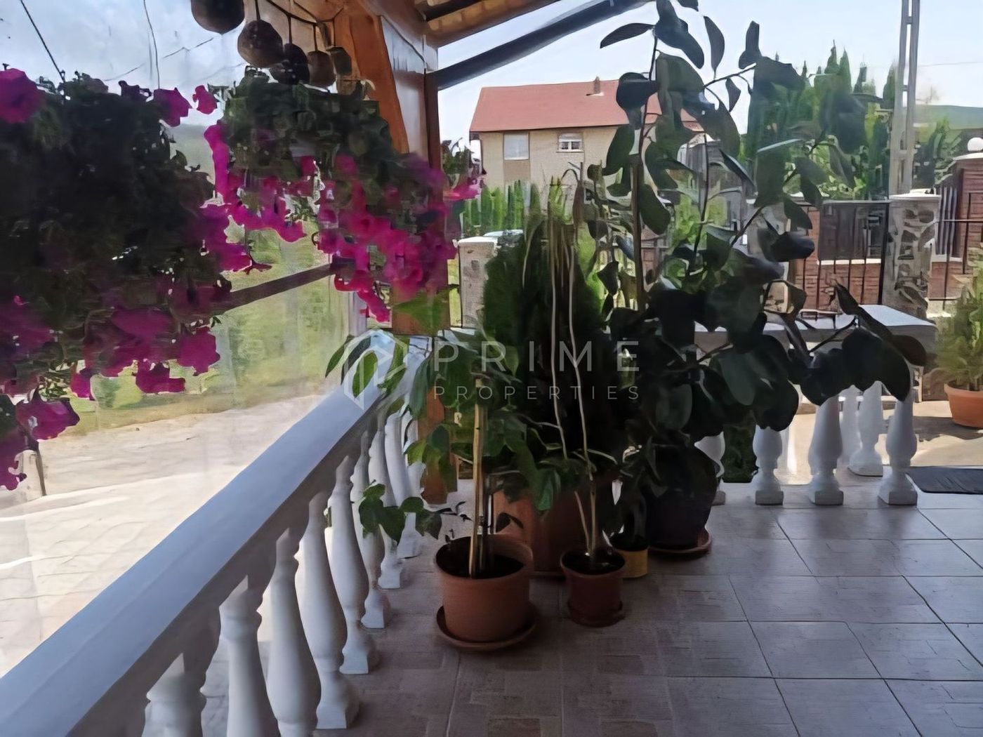 Casă individuală 310mp utili, 8 camere, piscină