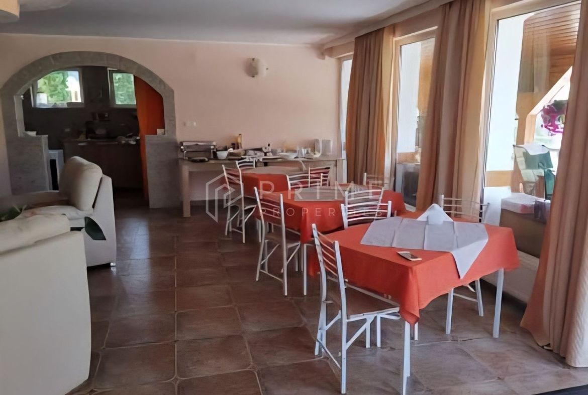Casă individuală 310mp utili, 8 camere, piscină