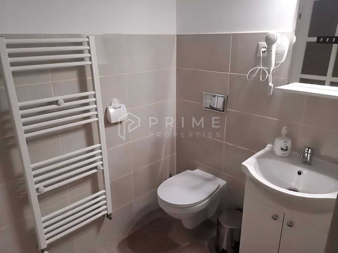 Casă individuală 310mp utili, 8 camere, piscină
