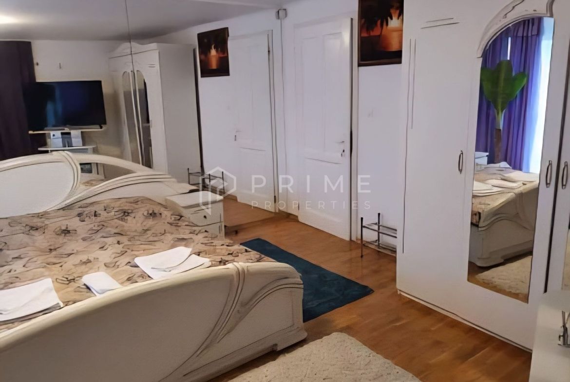 Casă individuală 310mp utili, 8 camere, piscină