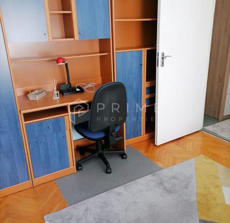 Apartament 3 camere de închiriat – Dâmbu, etaj 1, ideal pentru studenț