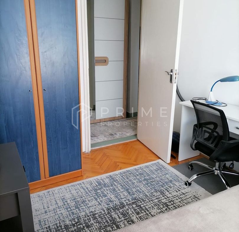 Apartament 3 camere de închiriat – Dâmbu, etaj 1, ideal pentru studenț