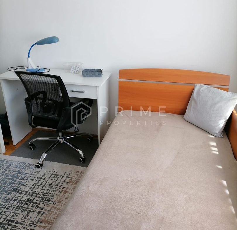 Apartament 3 camere de închiriat – Dâmbu, etaj 1, ideal pentru studenț