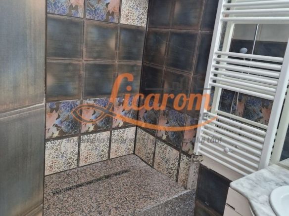 Garsoniera in casa zona Istorica Hotel Ambient,Parter.,curte comuna.