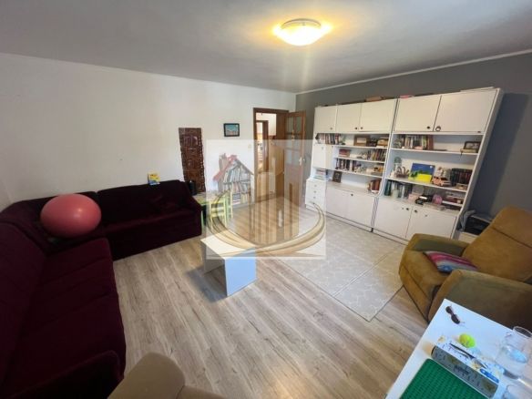 Casă spațioasă cu 2 apartamente, acces din 2 străzi – zona Lipovei