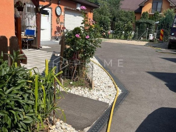 Casa cu front stradal,  7 Noiembrie, ideala clinica/cabinet/locuinta