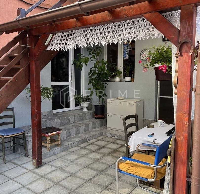 Casa cu front stradal,  7 Noiembrie, ideala clinica/cabinet/locuinta