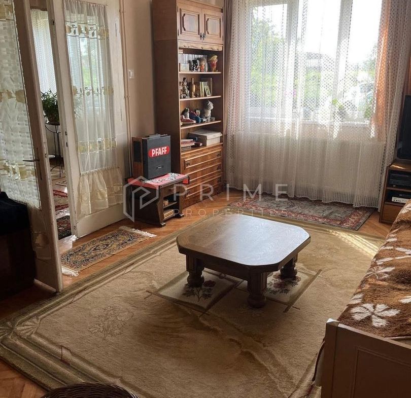 Casa cu front stradal,  7 Noiembrie, ideala clinica/cabinet/locuinta