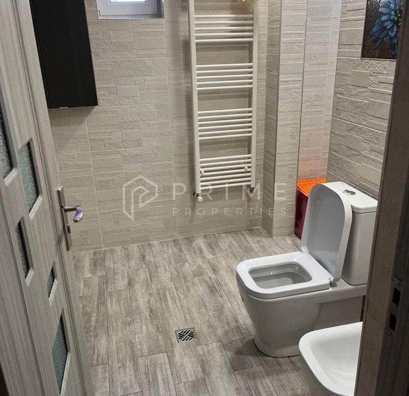 Casa cu front stradal,  7 Noiembrie, ideala clinica/cabinet/locuinta