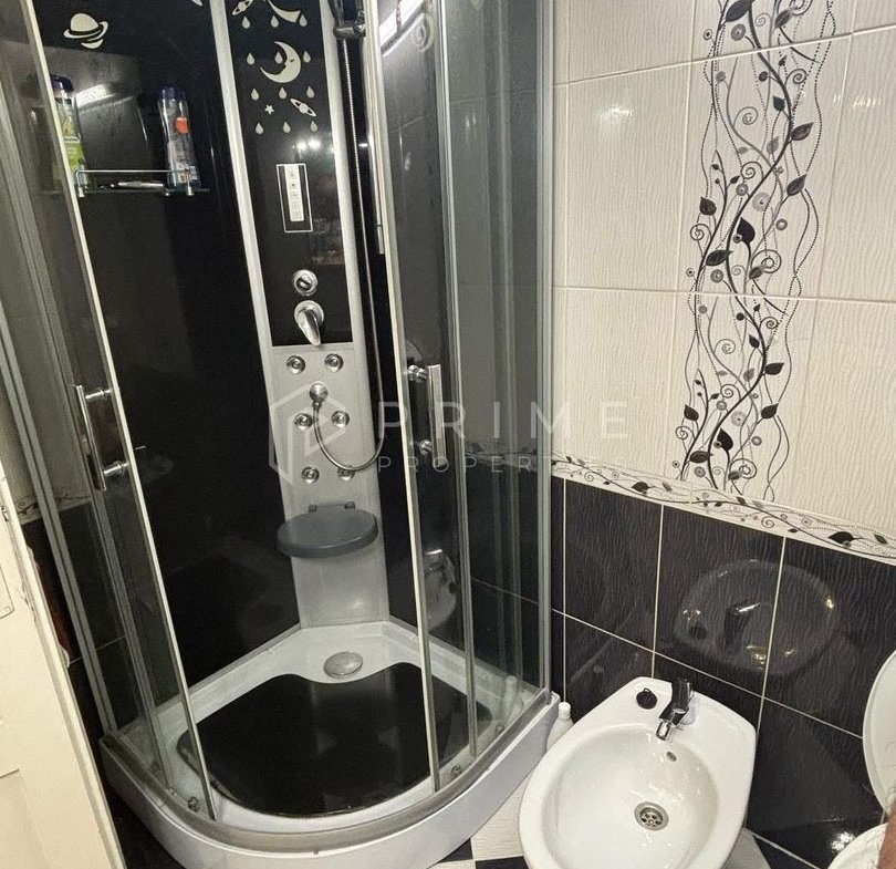 Casa cu front stradal,  7 Noiembrie, ideala clinica/cabinet/locuinta