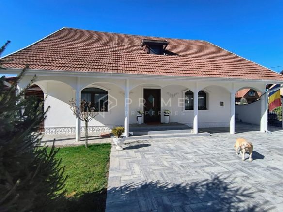 Casa perfectă pentru familie – curte, foișor cu grătar și garaj triplu