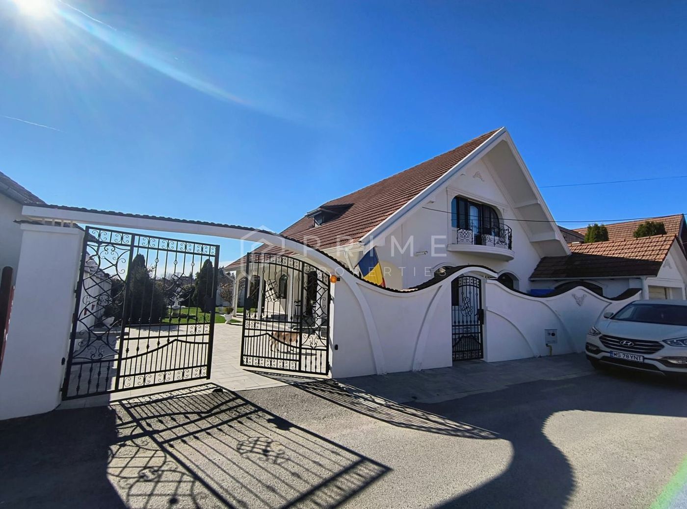 Casa perfectă pentru familie – curte, foișor cu grătar și garaj triplu