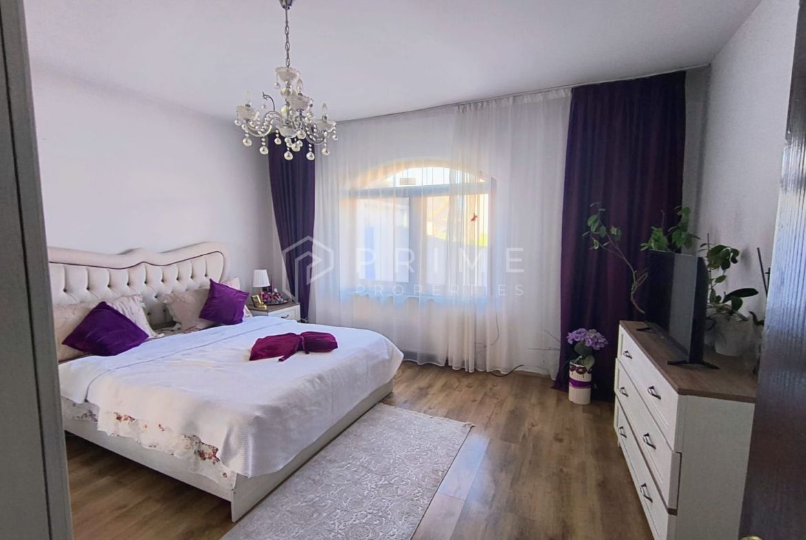 Casa perfectă pentru familie – curte, foișor cu grătar și garaj triplu