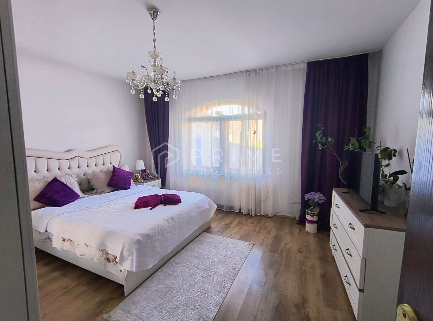Casa perfectă pentru familie – curte, foișor cu grătar și garaj triplu
