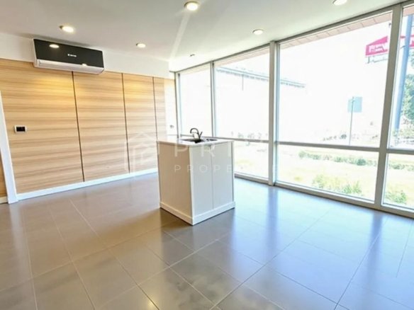 Spațiu comercial | Vitrină în L | 7 Noiembrie | Vizibilitate excelenta