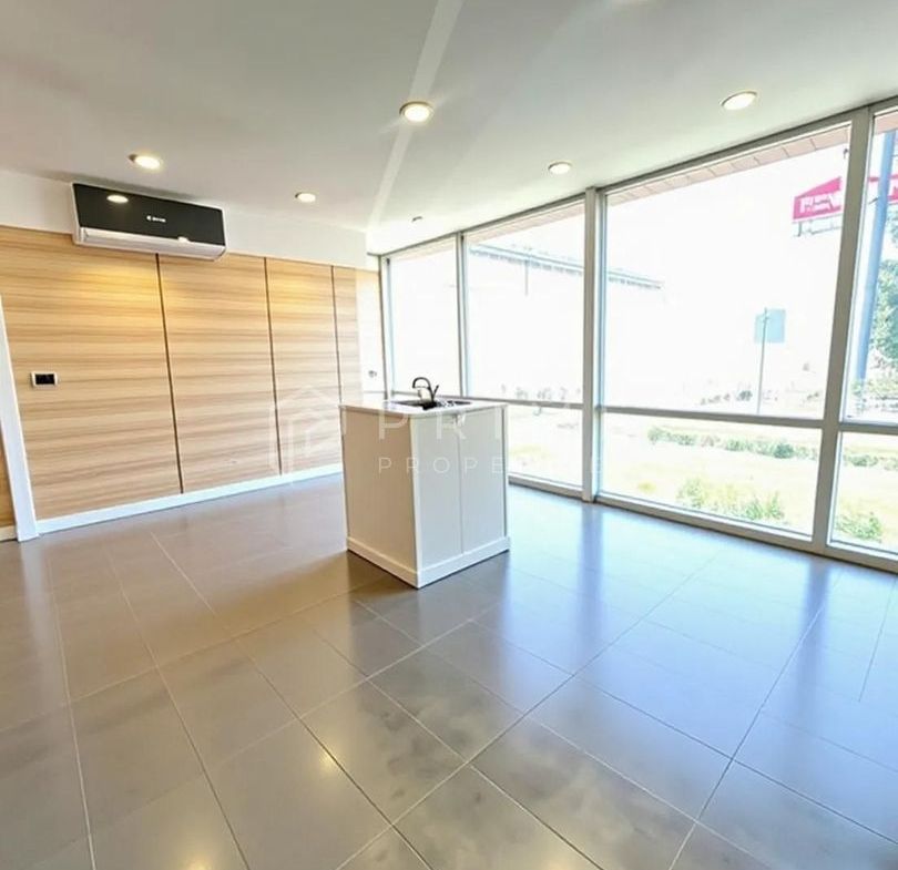 Spațiu comercial | Vitrină în L | 7 Noiembrie | Vizibilitate excelenta