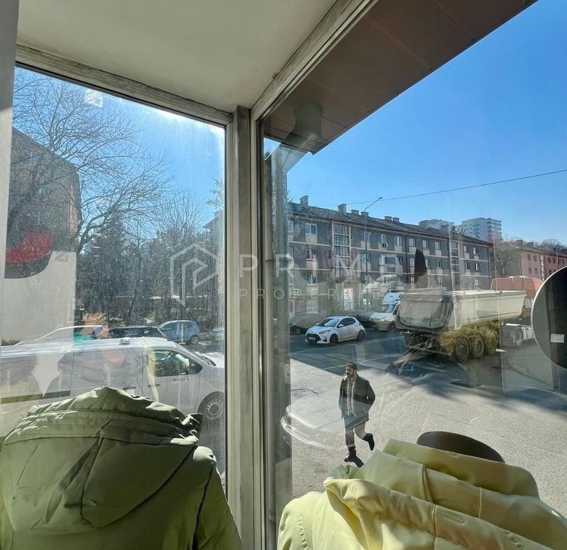 Spațiu comercial | Vitrină în L | 7 Noiembrie | Vizibilitate excelenta