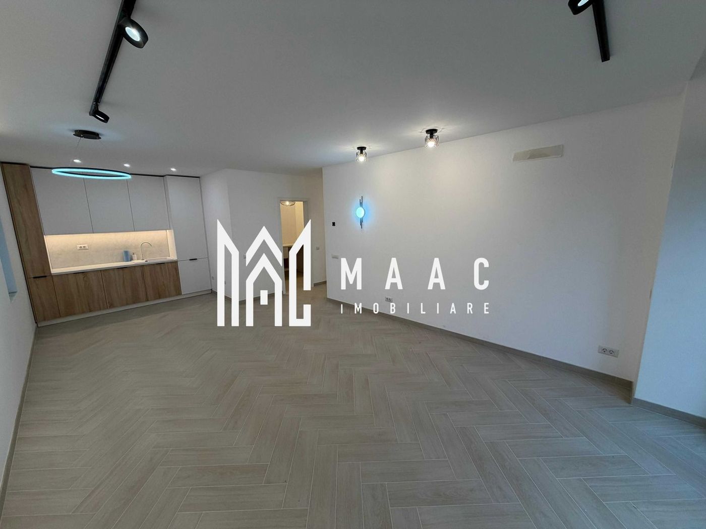 Spațiu Comercial | 50 MP | 40 MP Grădină | Parcare | Cartierul The Lake Home