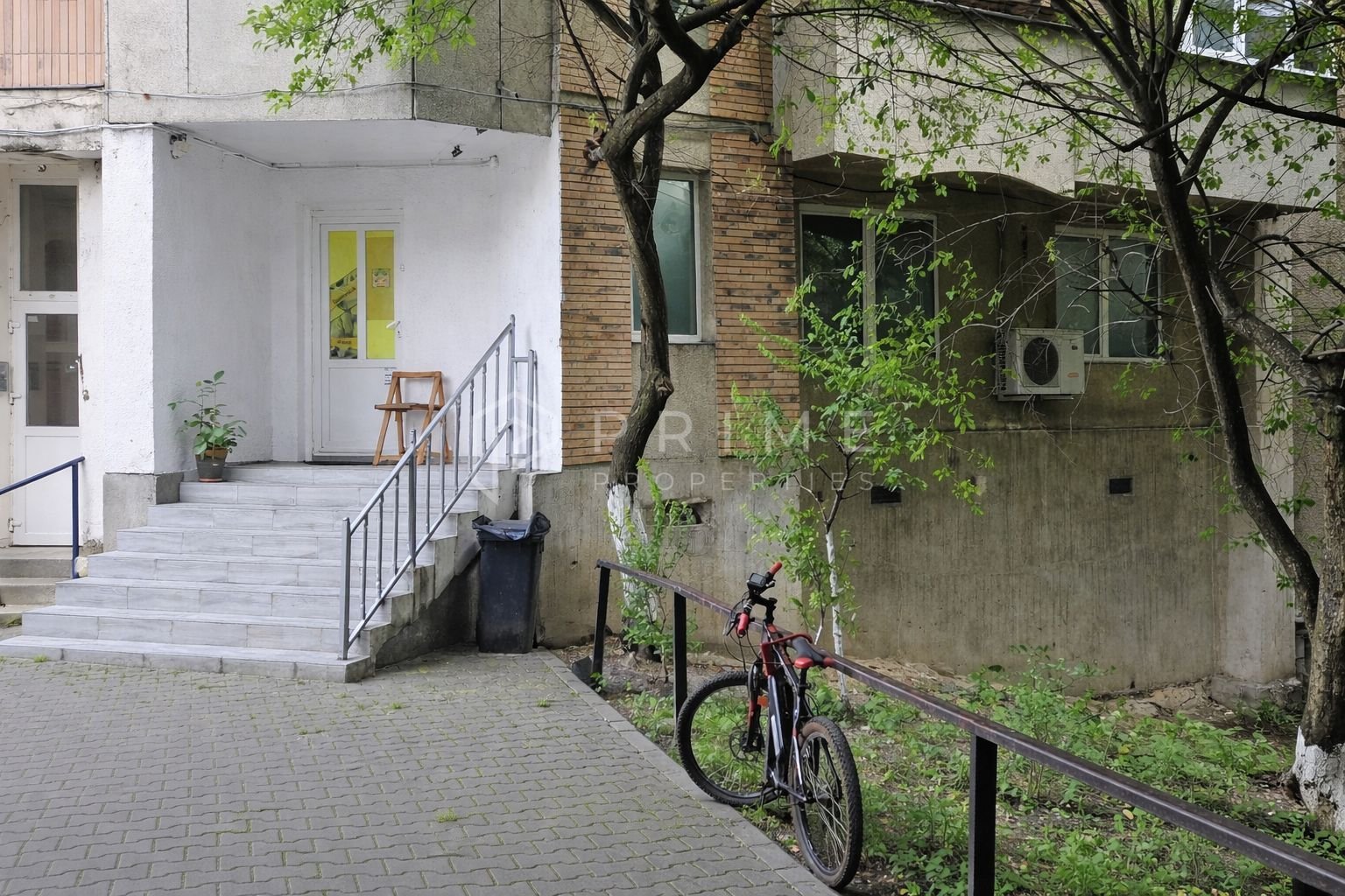 anBn-13020 Spațiu comercial 4 camere| 80 mp | Arteră intens circulată, Tudor