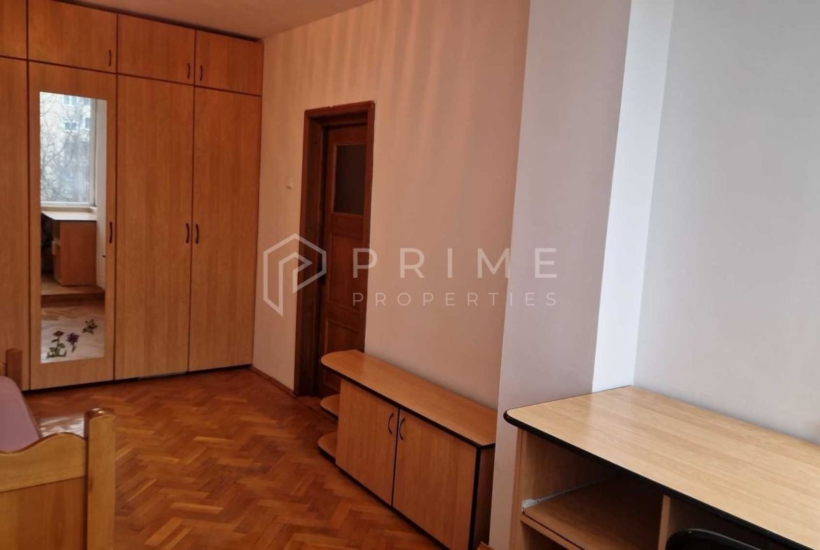 Apartament 3 camere – proaspăt renovat – zona 7 Noiembrie