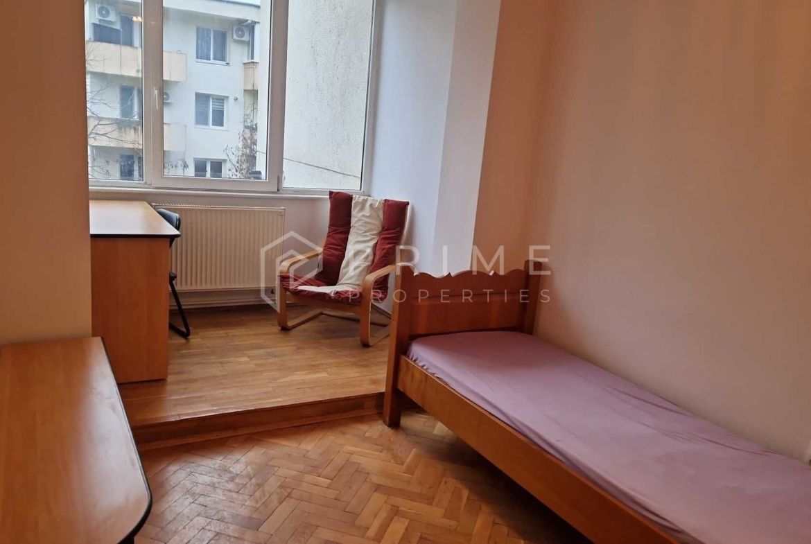 Apartament 3 camere – proaspăt renovat – zona 7 Noiembrie