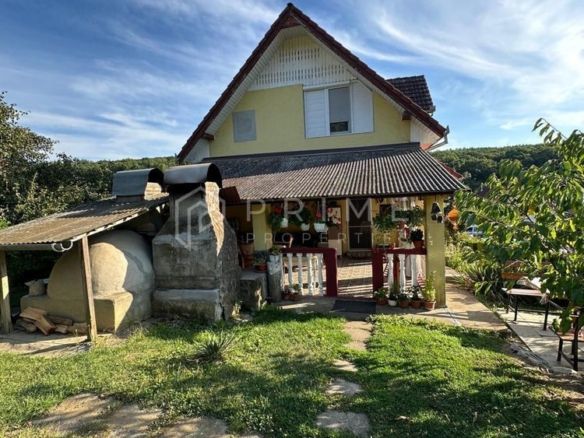 Casă spațioasă de vânzare – Corunca, zona Vatman