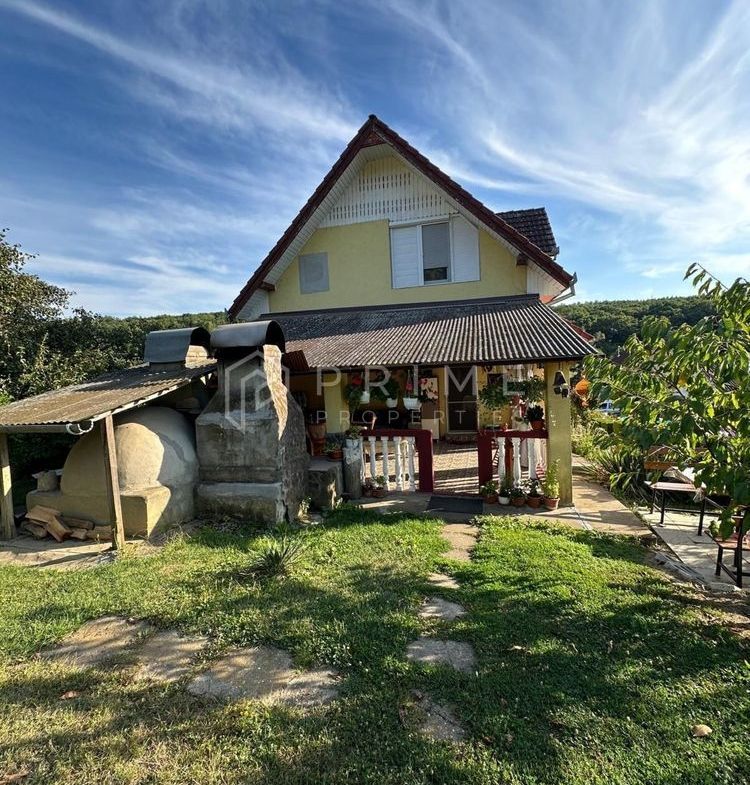 Casă spațioasă de vânzare – Corunca, zona Vatman