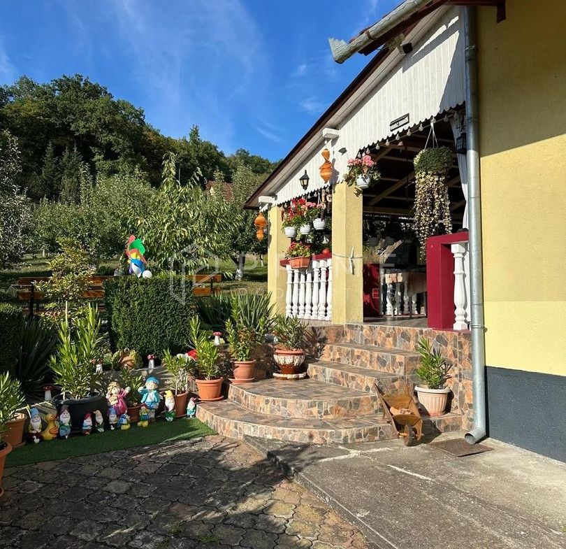 Casă spațioasă de vânzare – Corunca, zona Vatman