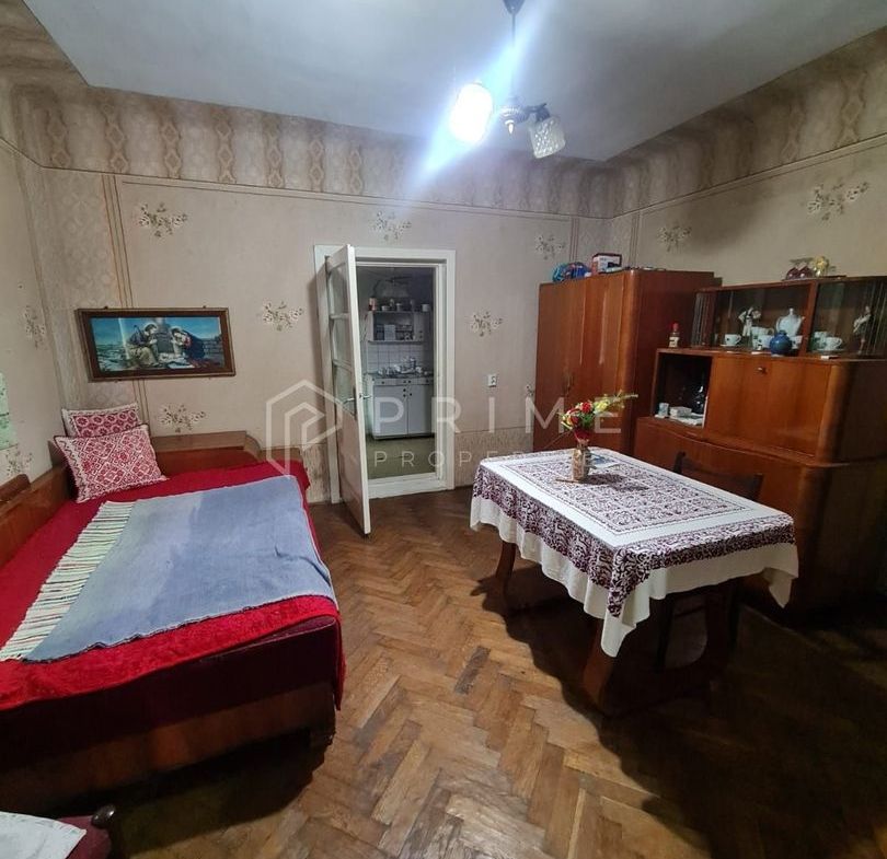 Casă cu teren de 1.000 m² – utilități complete, ideală pentru renovare