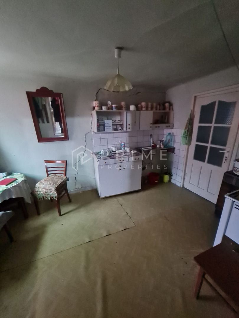 Casă cu teren de 1.000 m² – utilități complete, ideală pentru renovare