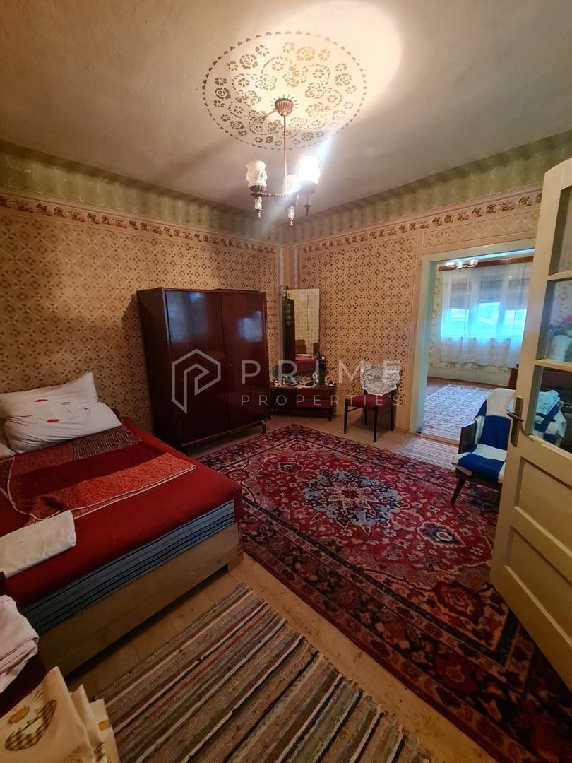 Casă cu teren de 1.000 m² – utilități complete, ideală pentru renovare